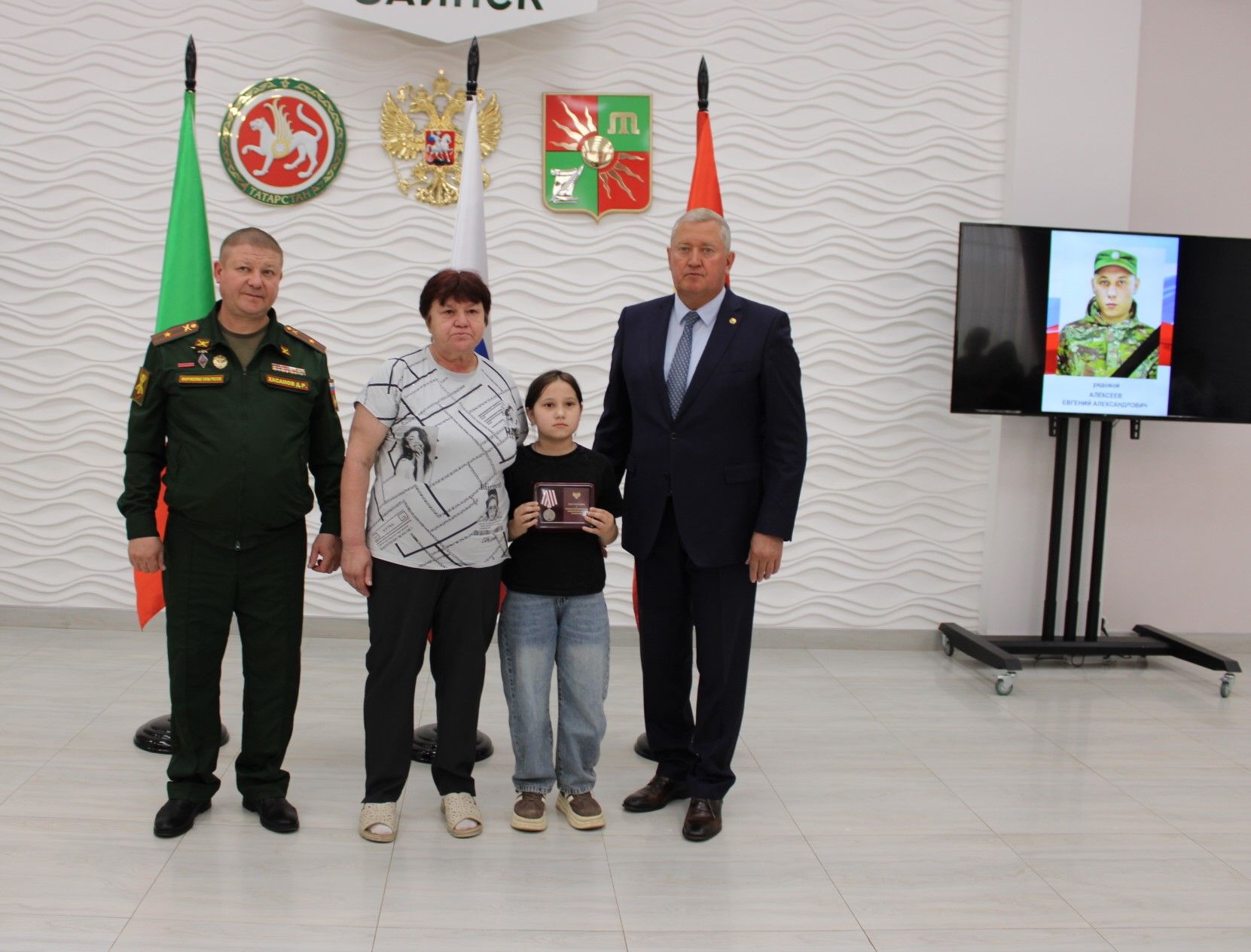 Зәйдә махсус хәрби операциядә һәлак булган геройларның гаиләләренә дәүләт бүләкләре тапшырылды