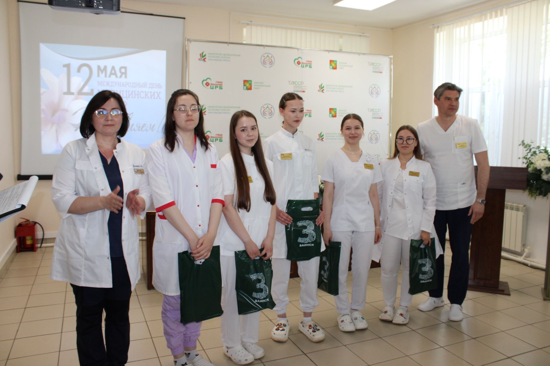 В Заинской ЦРБ отметили Международный день медицинской сестры