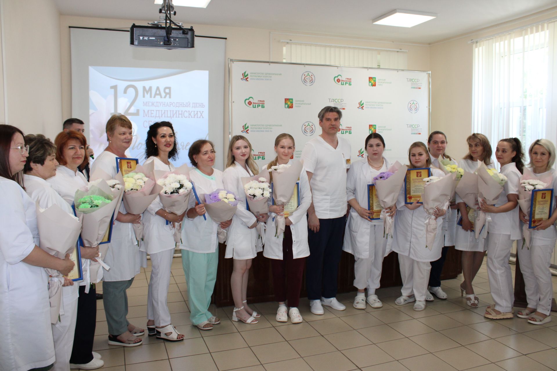 В Заинской ЦРБ отметили Международный день медицинской сестры