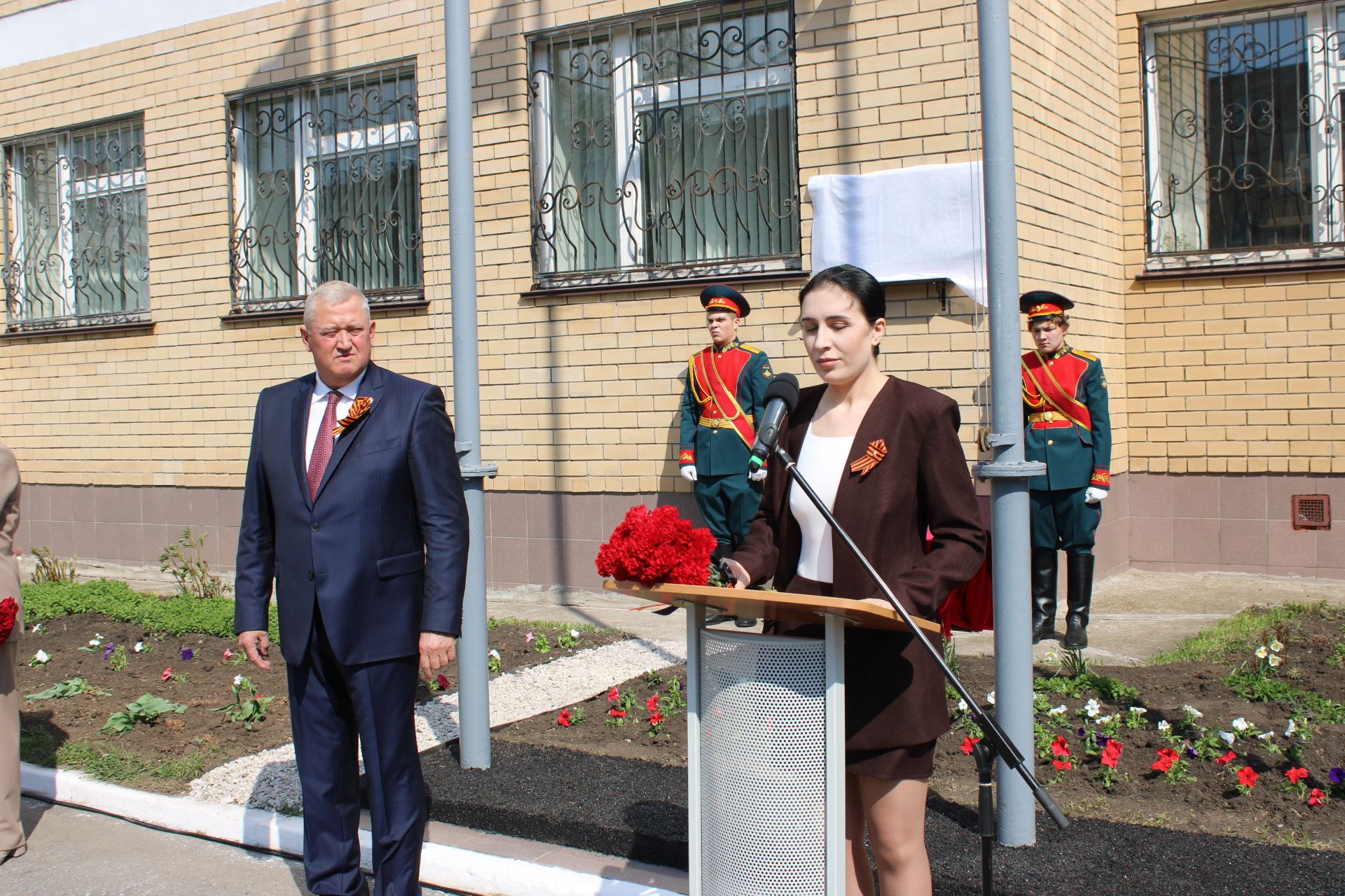 Зәйдә махсус хәрби операциядә батырларча һәлак булган майор Сергей Петрушенко истәлегенә мемориаль такта ачылды
