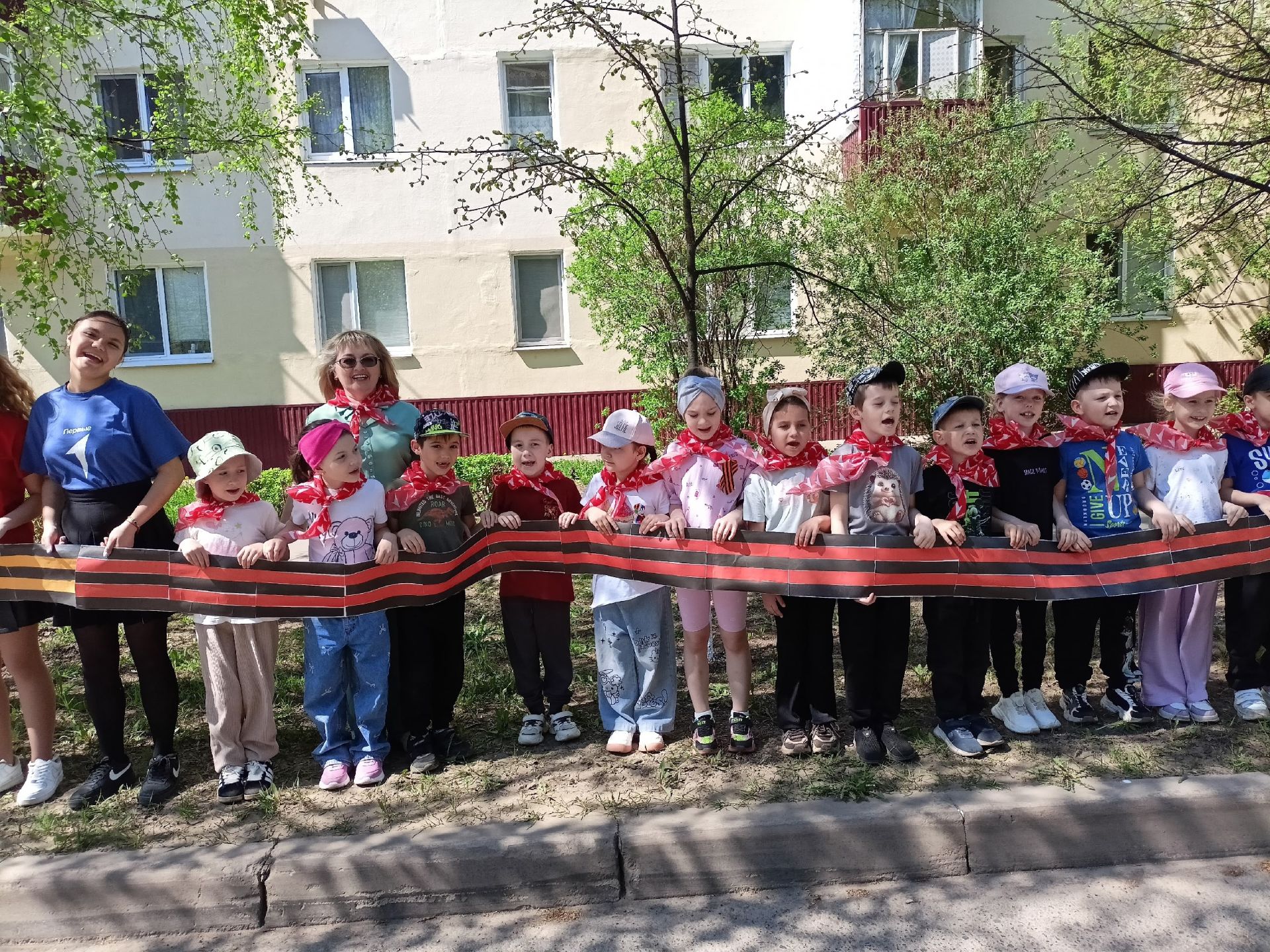 Зәйнең Ленин урамы «Хәтер тасмасы» белән бизәлде