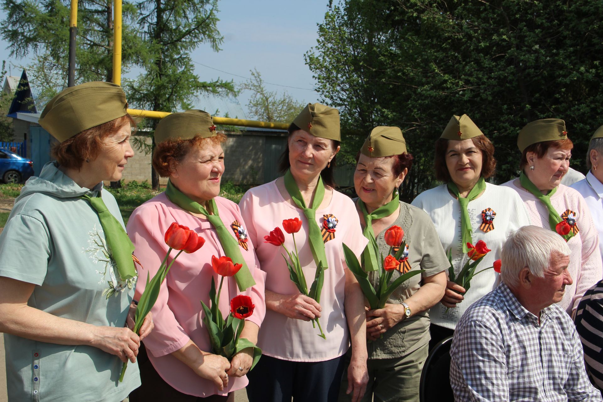 Зәйнең Мирный бистәсендә Ватанны саклаучыларга һәйкәл ачылудан фоторепортаж