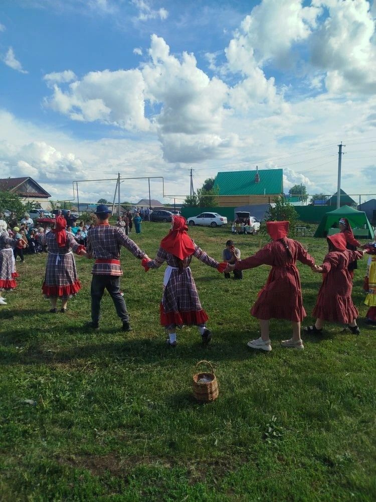 Туңылҗада Тройсынны бәйрәм иттеләр