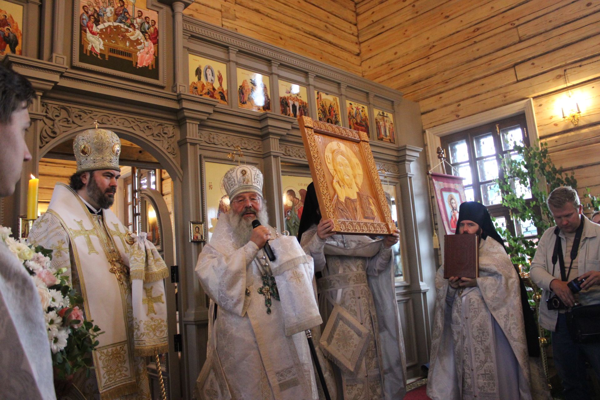 Югары Багражда реставрациядән соң  Изге Троица чиркәве ачылды