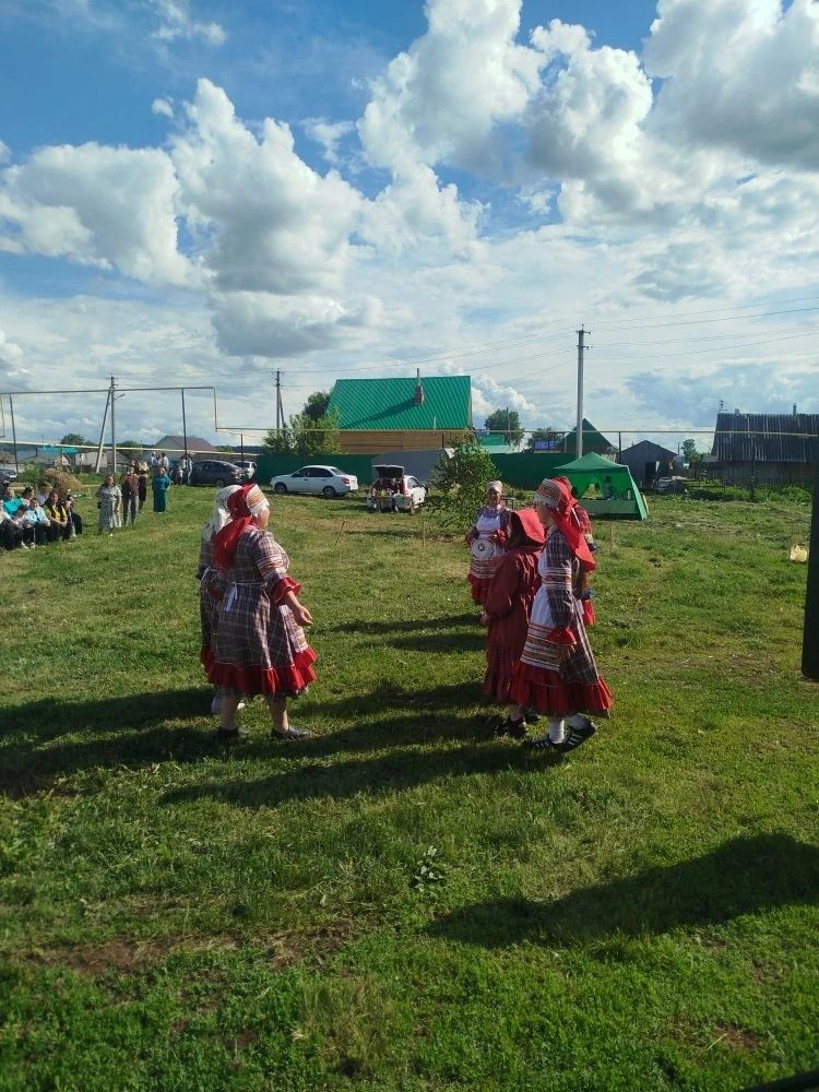 Туңылҗада Тройсынны бәйрәм иттеләр