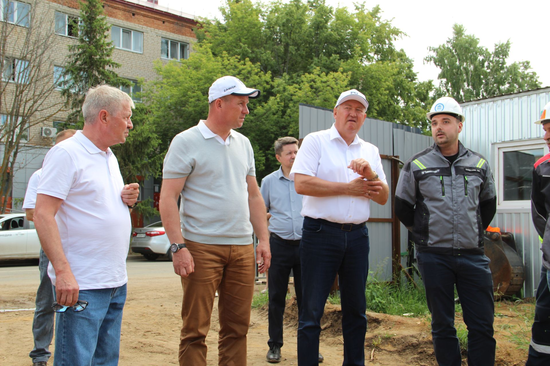 Зәйдә җитәкчеләр күләмле төзелеш эшләре алып барылучы объектларны карады