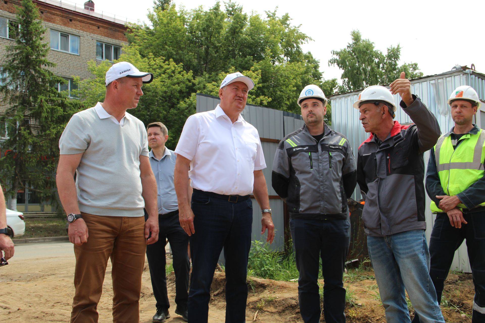 Зәйдә җитәкчеләр күләмле төзелеш эшләре алып барылучы объектларны карады