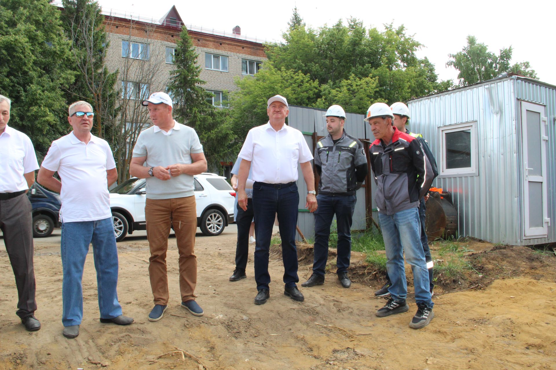 Зәйдә җитәкчеләр күләмле төзелеш эшләре алып барылучы объектларны карады