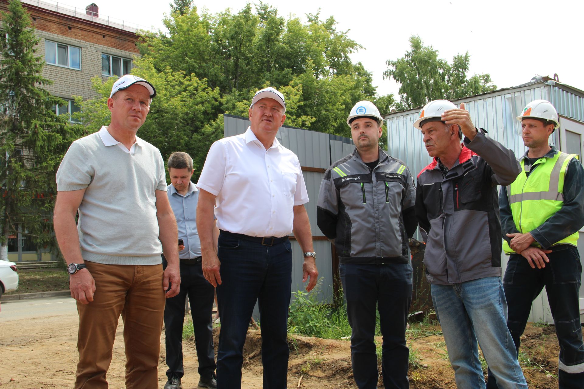 Зәйдә җитәкчеләр күләмле төзелеш эшләре алып барылучы объектларны карады