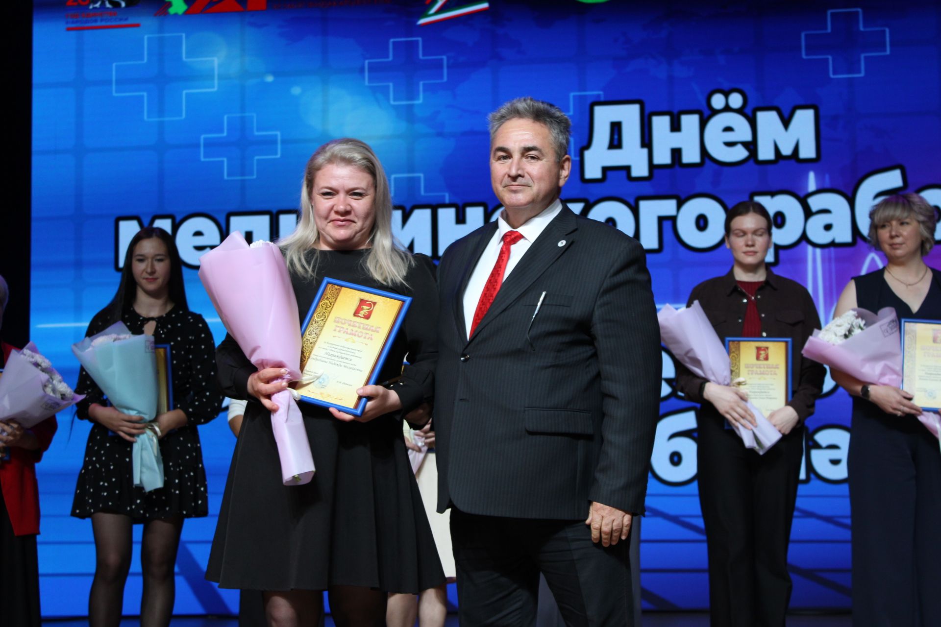Зәйдә медицина хезмәткәрләрен бүләкләү тантанасы