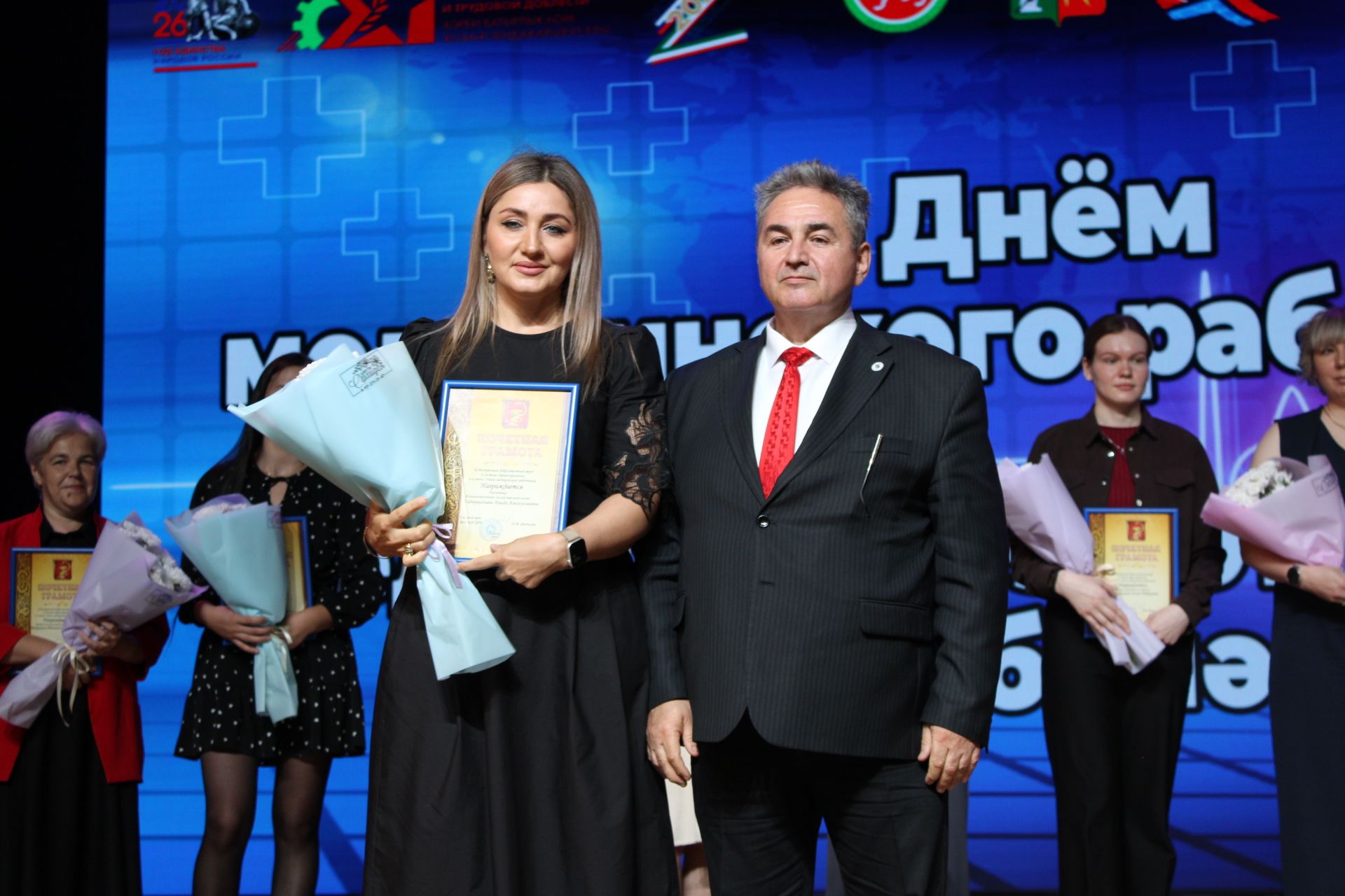 Зәйдә медицина хезмәткәрләрен бүләкләү тантанасы