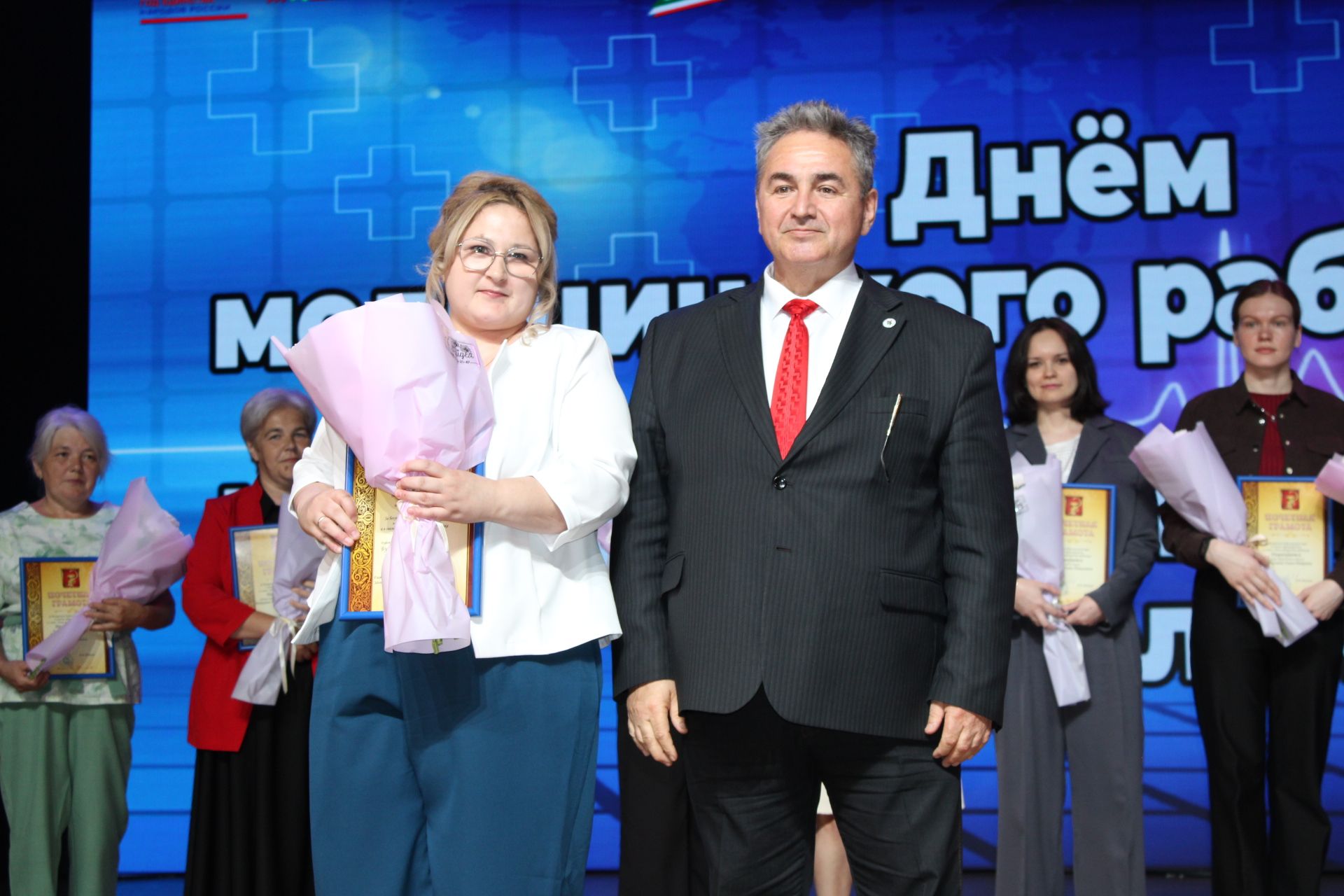 Зәйдә медицина хезмәткәрләрен бүләкләү тантанасы