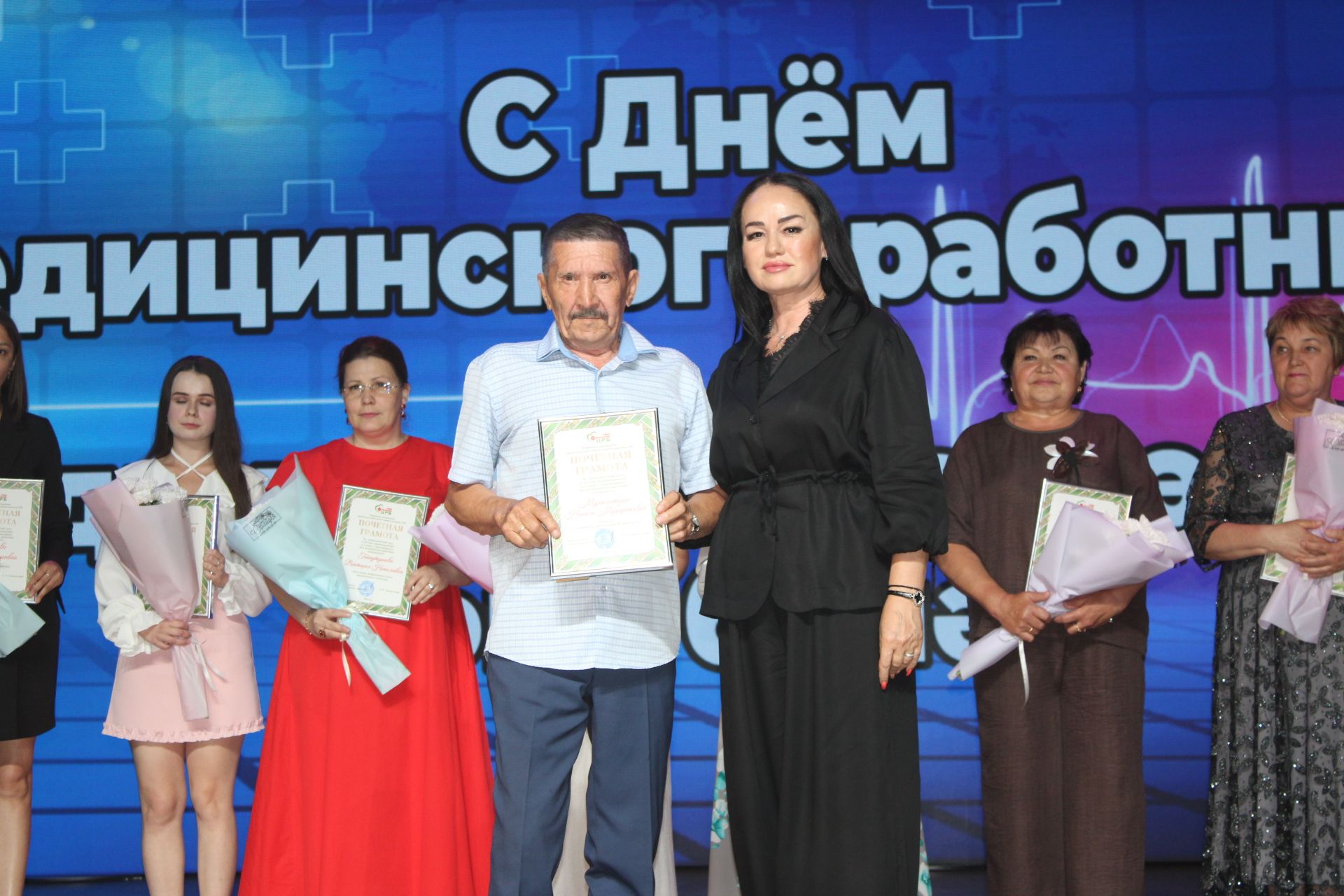 Зәйдә медицина хезмәткәрләрен бүләкләү тантанасы