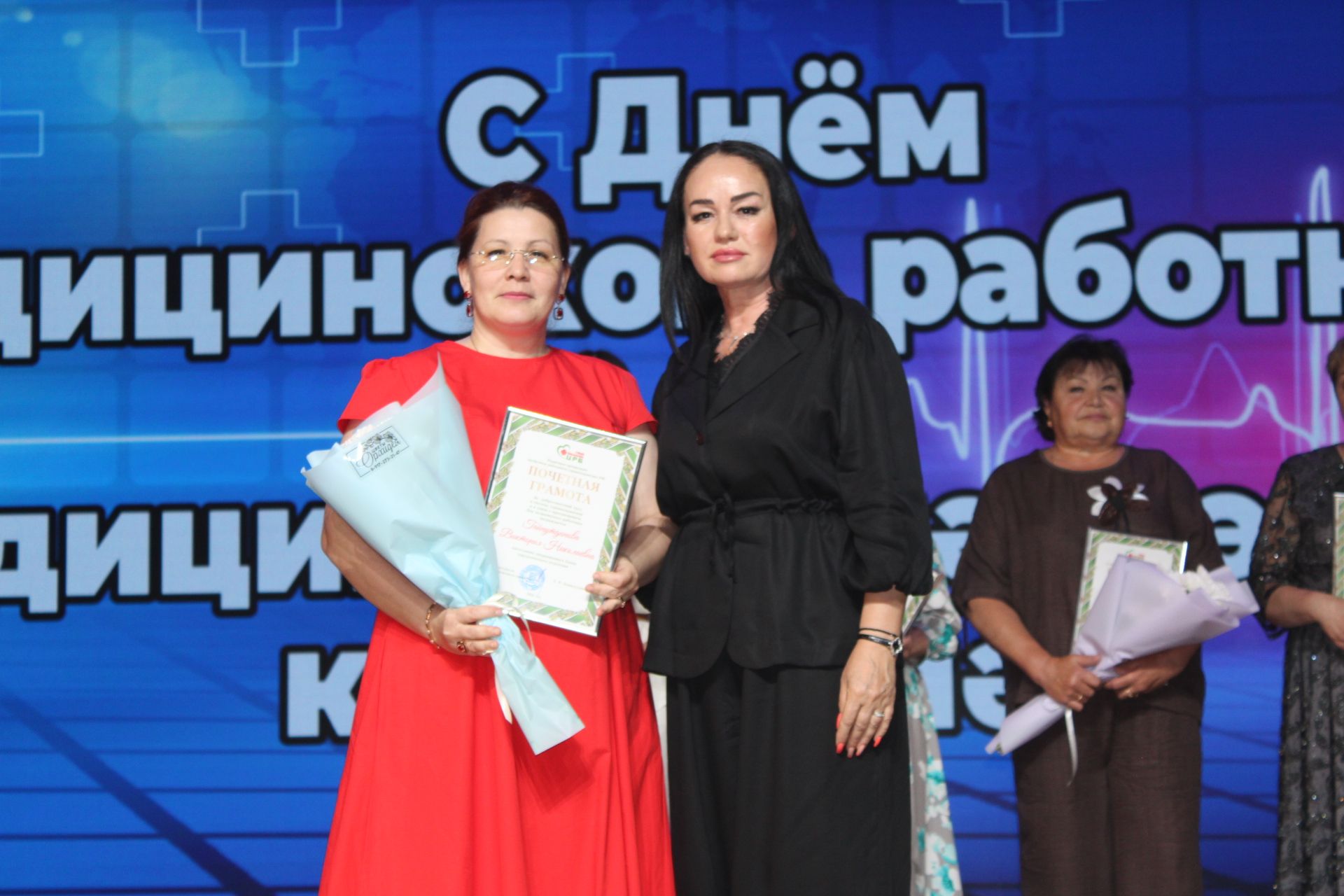 Зәйдә медицина хезмәткәрләрен бүләкләү тантанасы