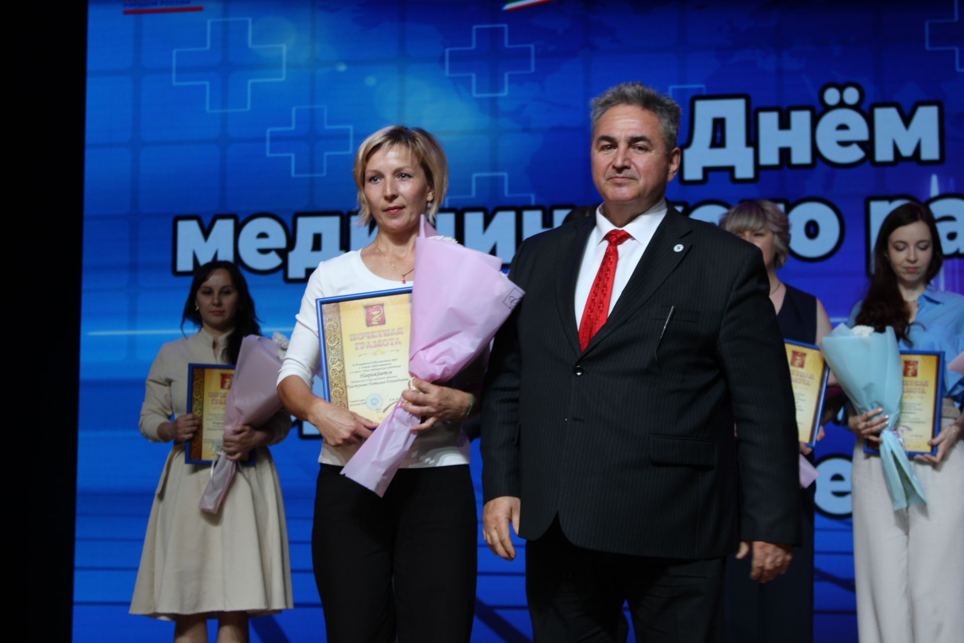 Зәйдә медицина хезмәткәрләрен бүләкләү тантанасы