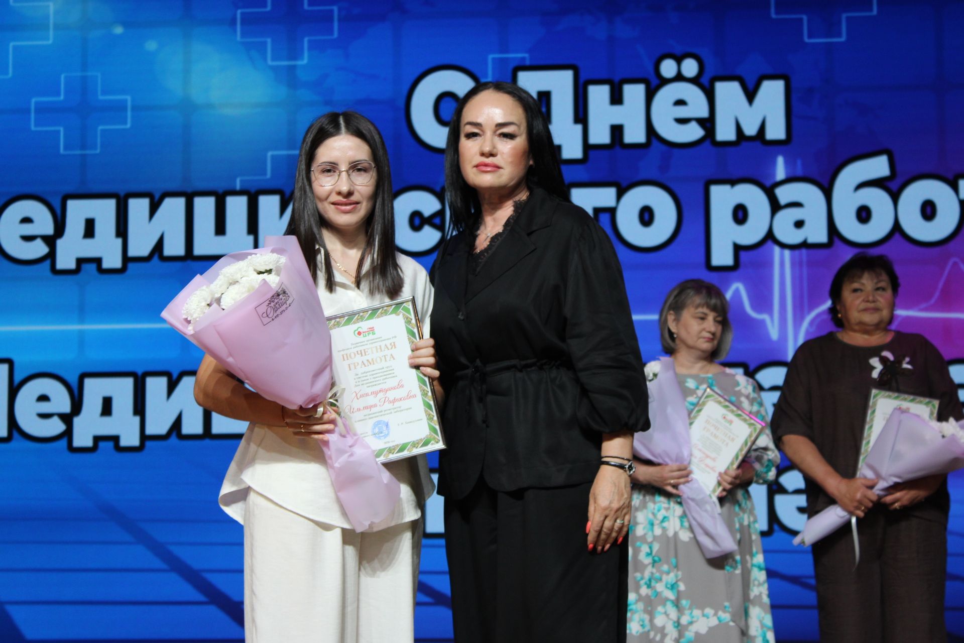 Зәйдә медицина хезмәткәрләрен бүләкләү тантанасы