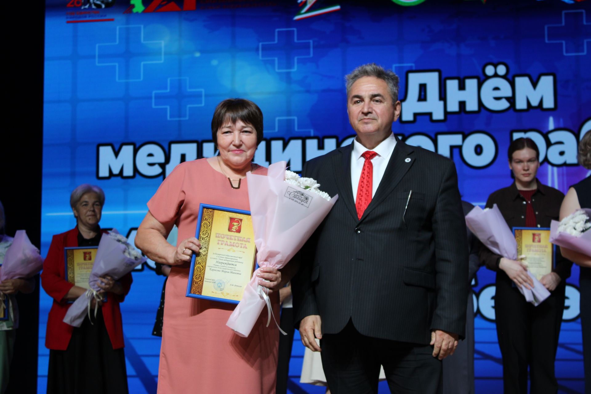 Зәйдә медицина хезмәткәрләрен бүләкләү тантанасы