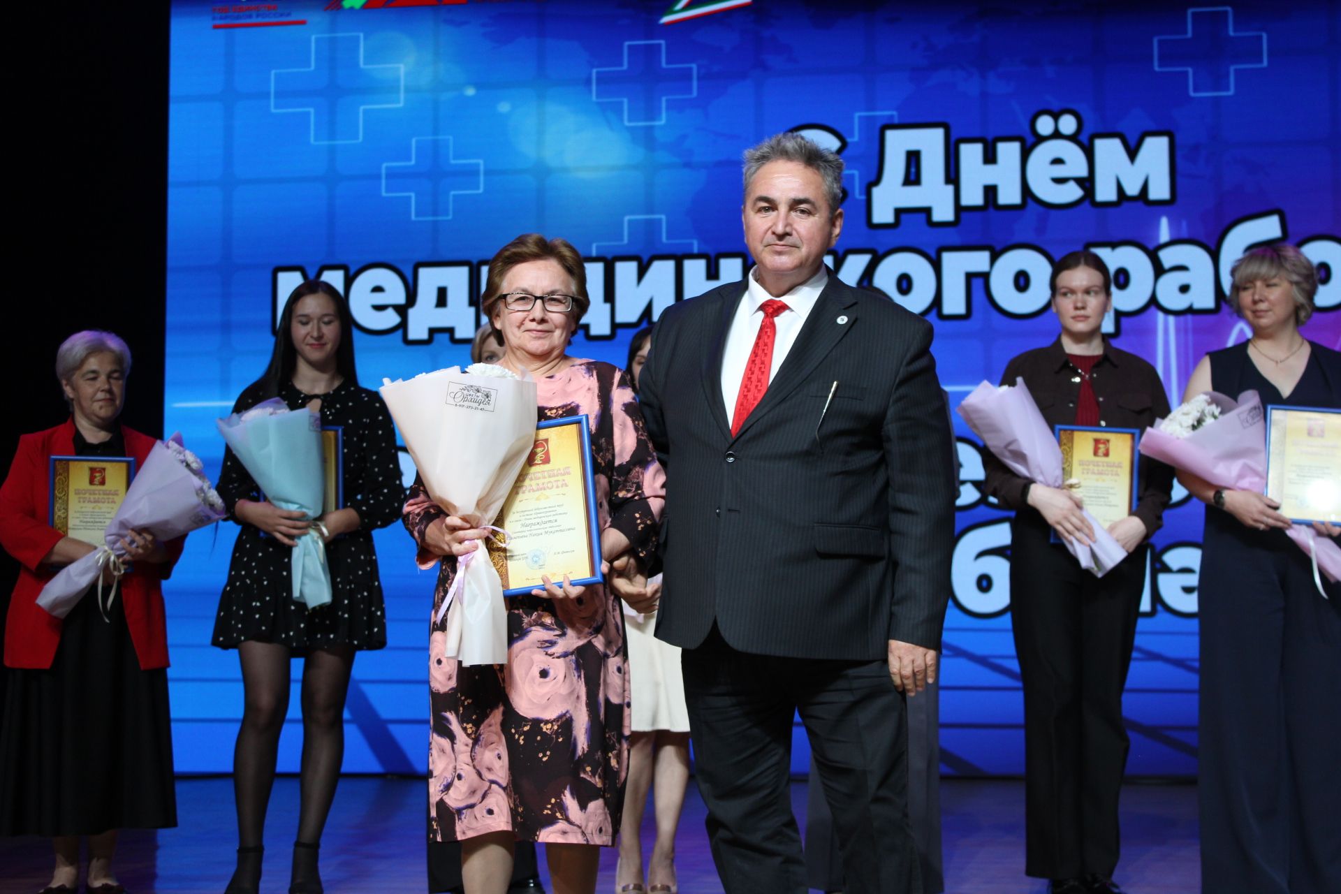 Зәйдә медицина хезмәткәрләрен бүләкләү тантанасы