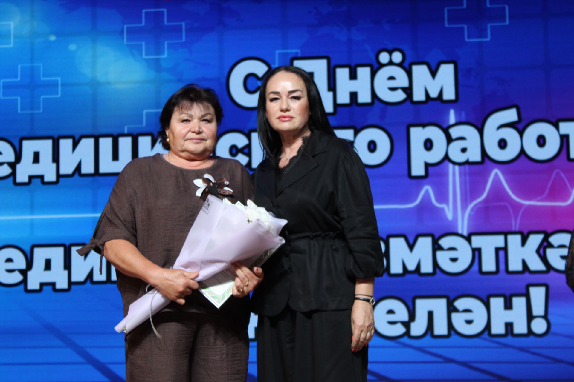 Зәйдә медицина хезмәткәрләрен бүләкләү тантанасы