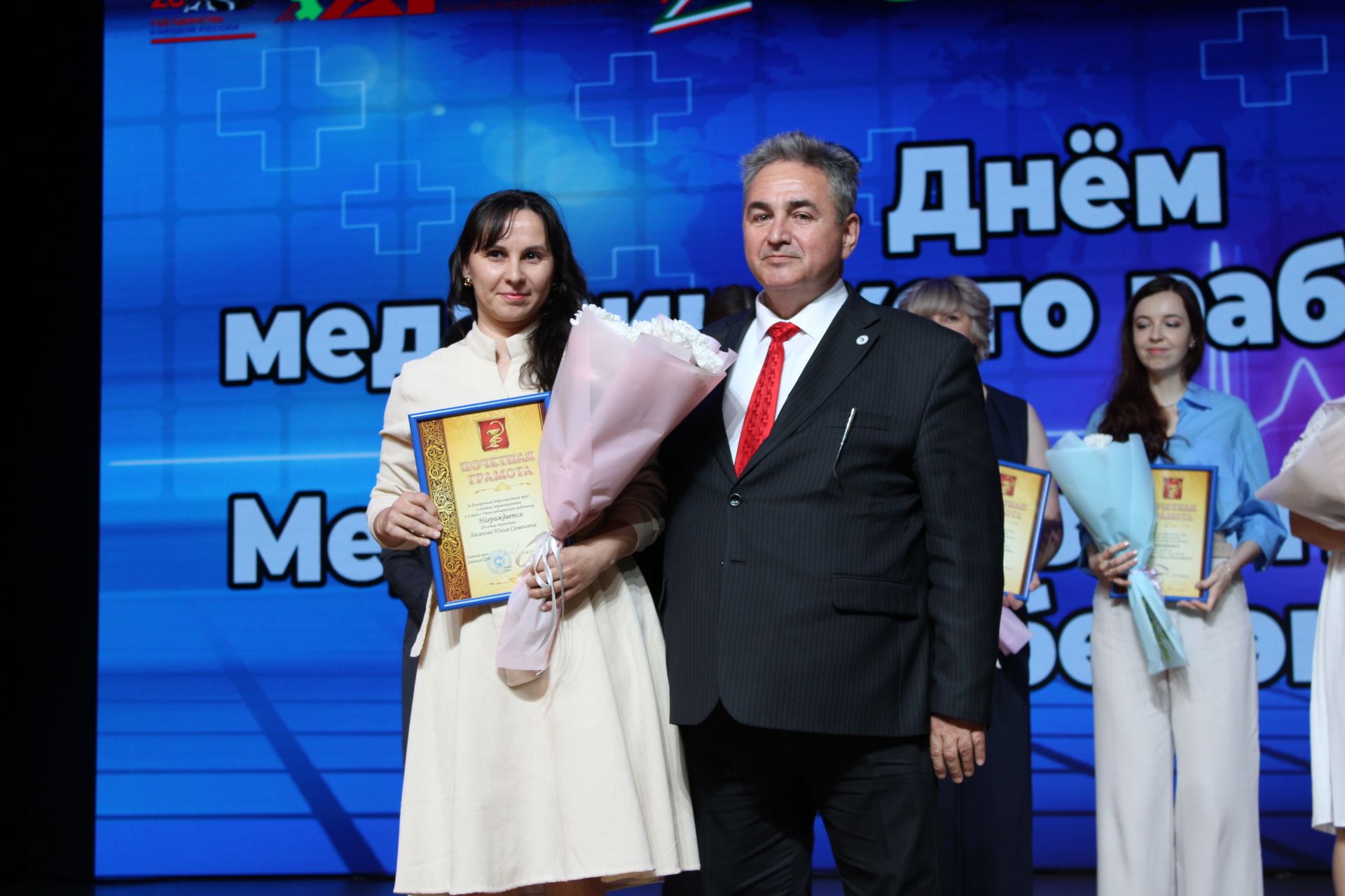 Зәйдә медицина хезмәткәрләрен бүләкләү тантанасы