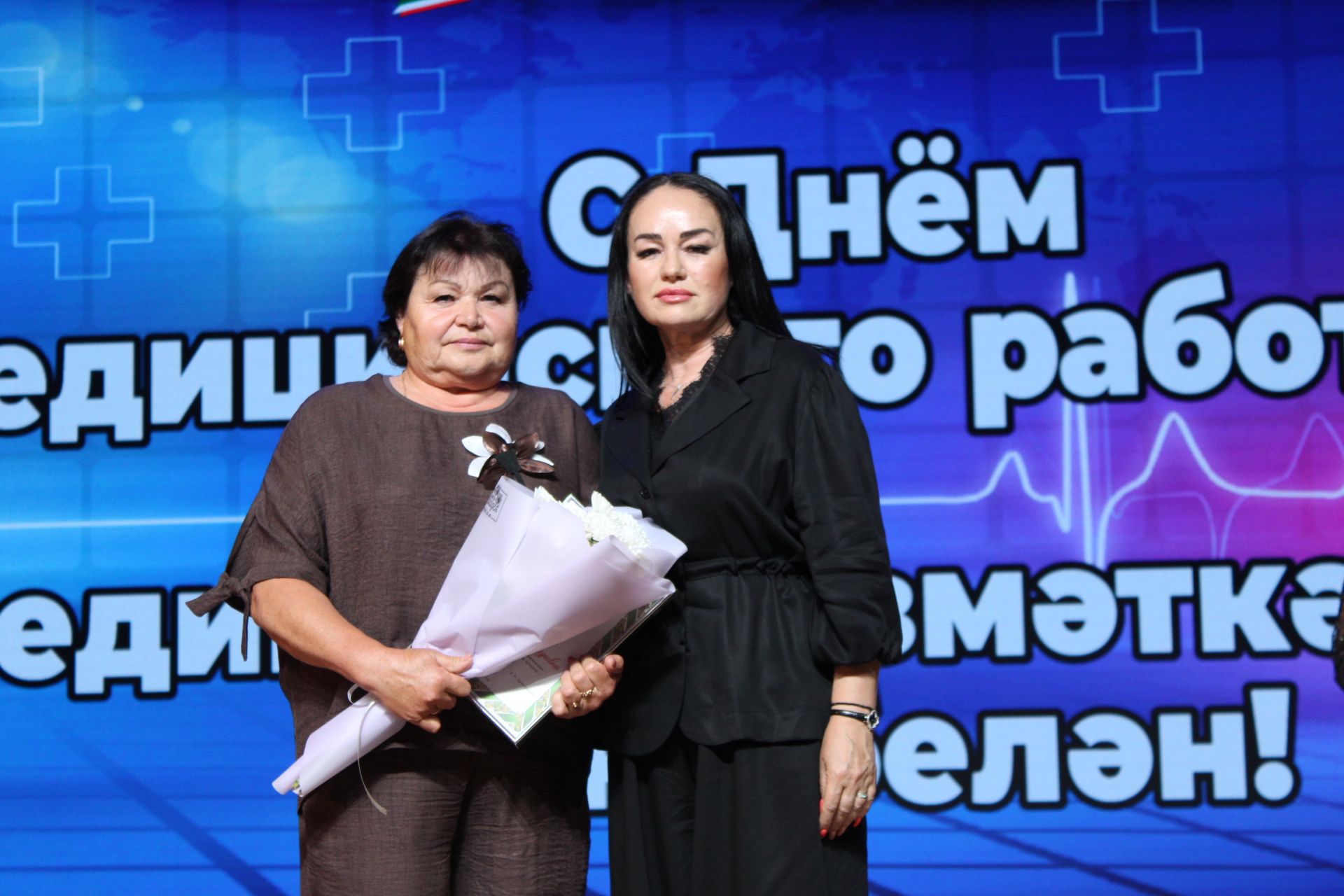 Зәйдә медицина хезмәткәрләрен бүләкләү тантанасы