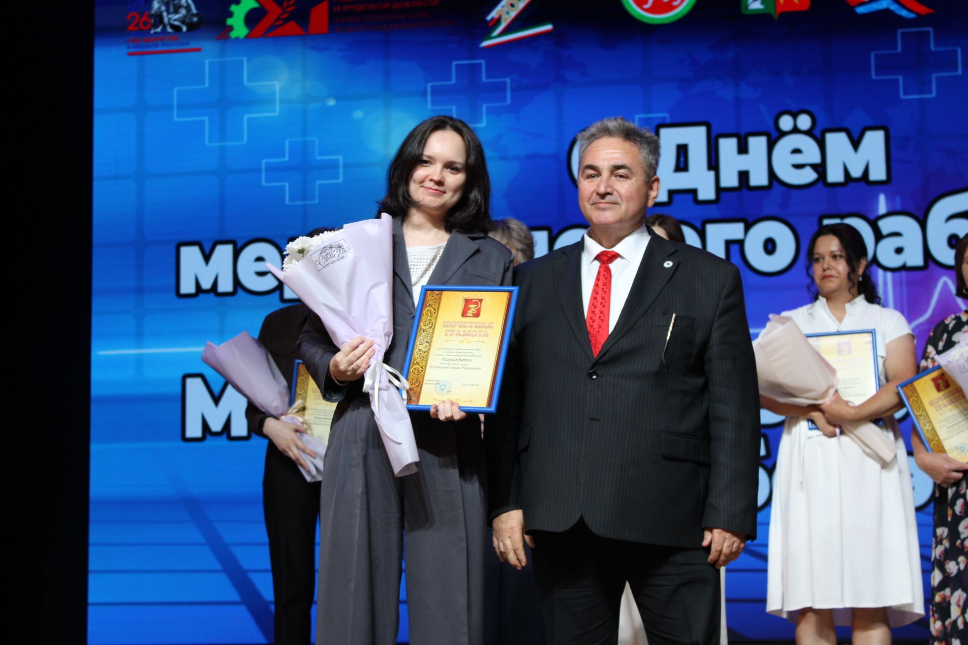 Зәйдә медицина хезмәткәрләрен бүләкләү тантанасы