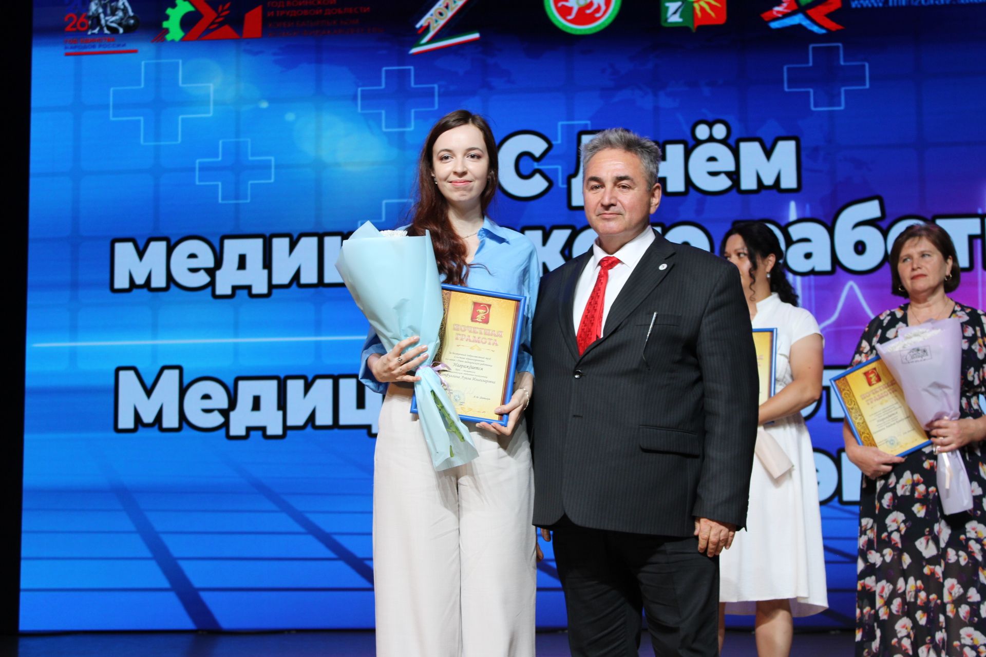 Зәйдә медицина хезмәткәрләрен бүләкләү тантанасы