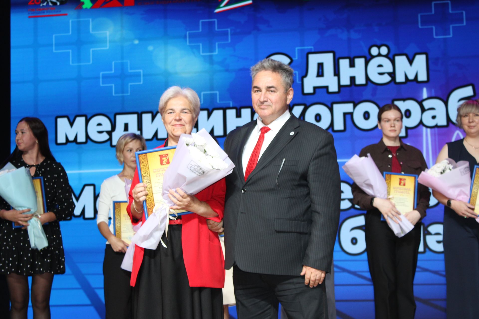 Зәйдә медицина хезмәткәрләрен бүләкләү тантанасы