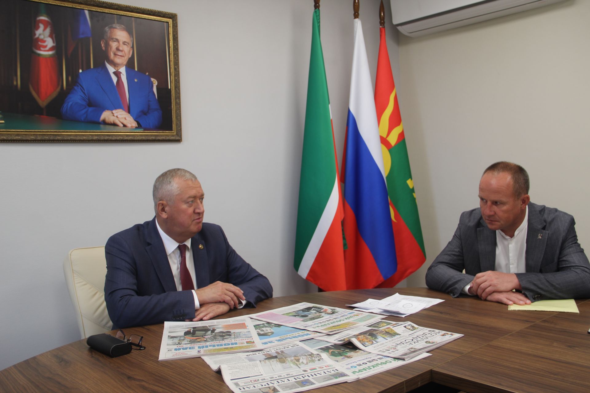 Зәйдә җитәкчеләр махсус хәрби операциядәгеләр гаиләләрен газеталарга яздырды