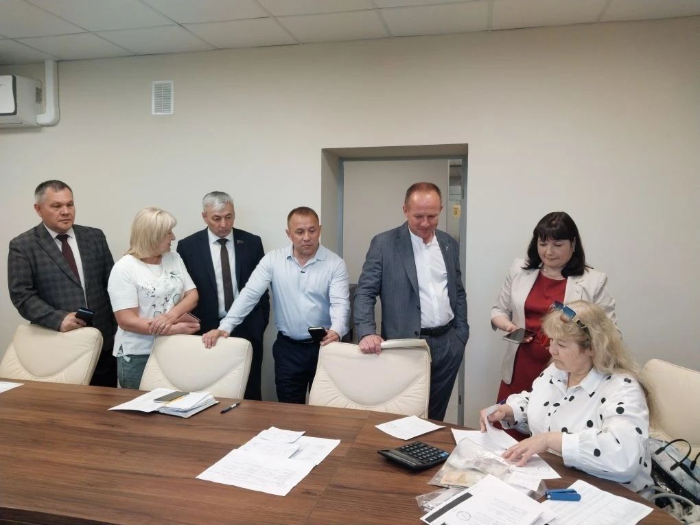 Зәйдә җитәкчеләр махсус хәрби операциядәгеләр гаиләләрен газеталарга яздырды