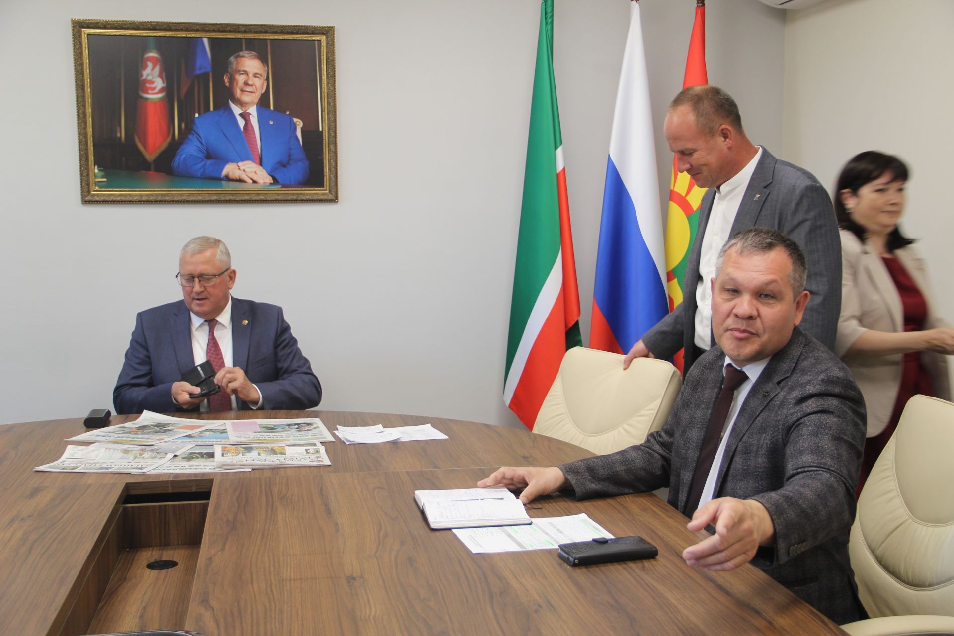Зәйдә җитәкчеләр махсус хәрби операциядәгеләр гаиләләрен газеталарга яздырды