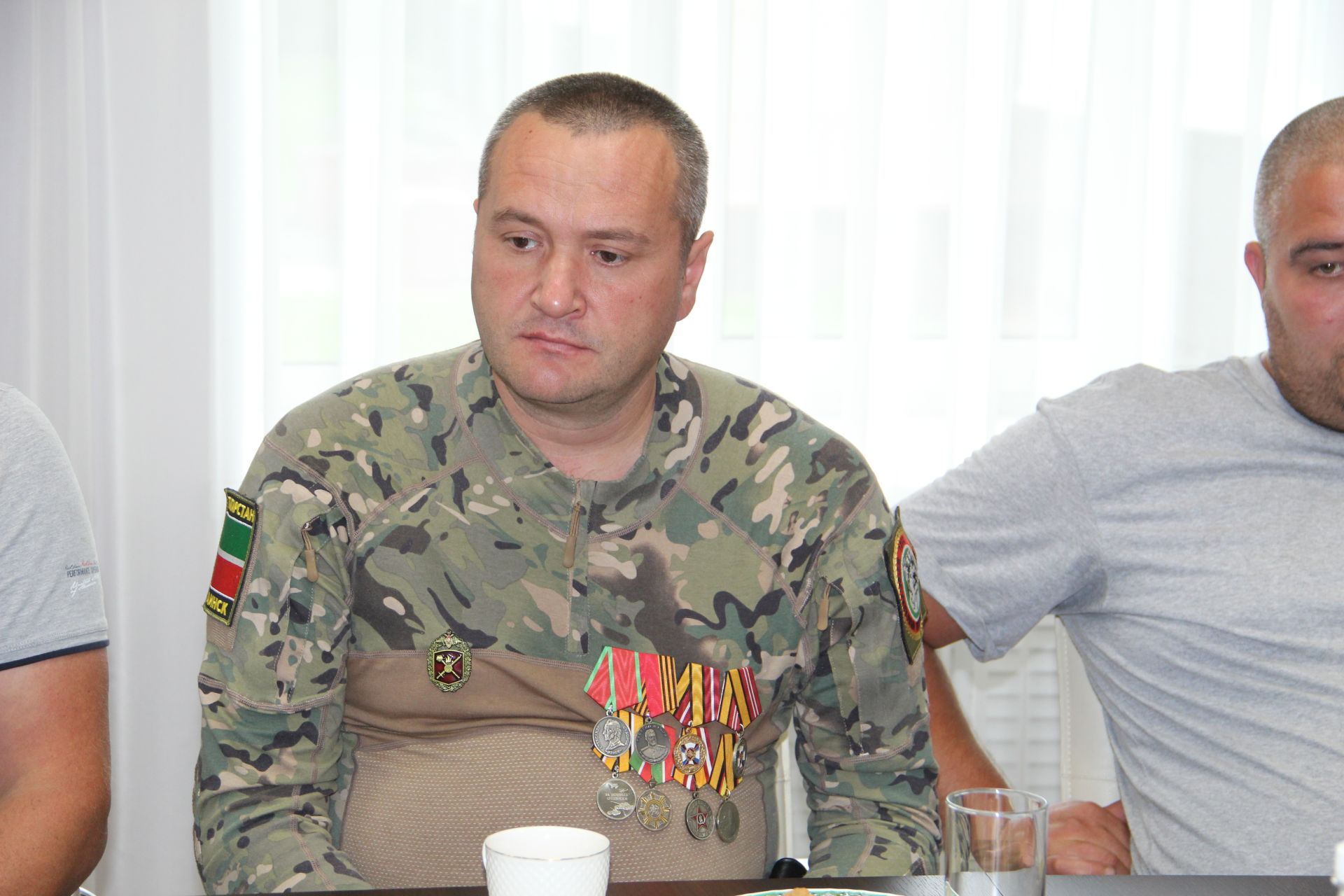 В Заинске глава района встретился с защитниками, вернувшимися домой