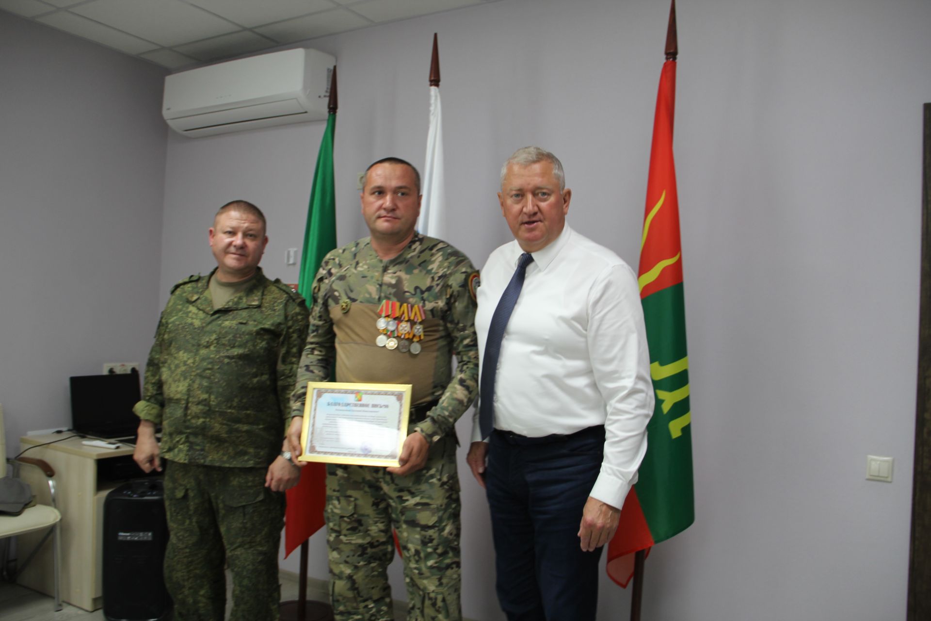 В Заинске глава района встретился с защитниками, вернувшимися домой
