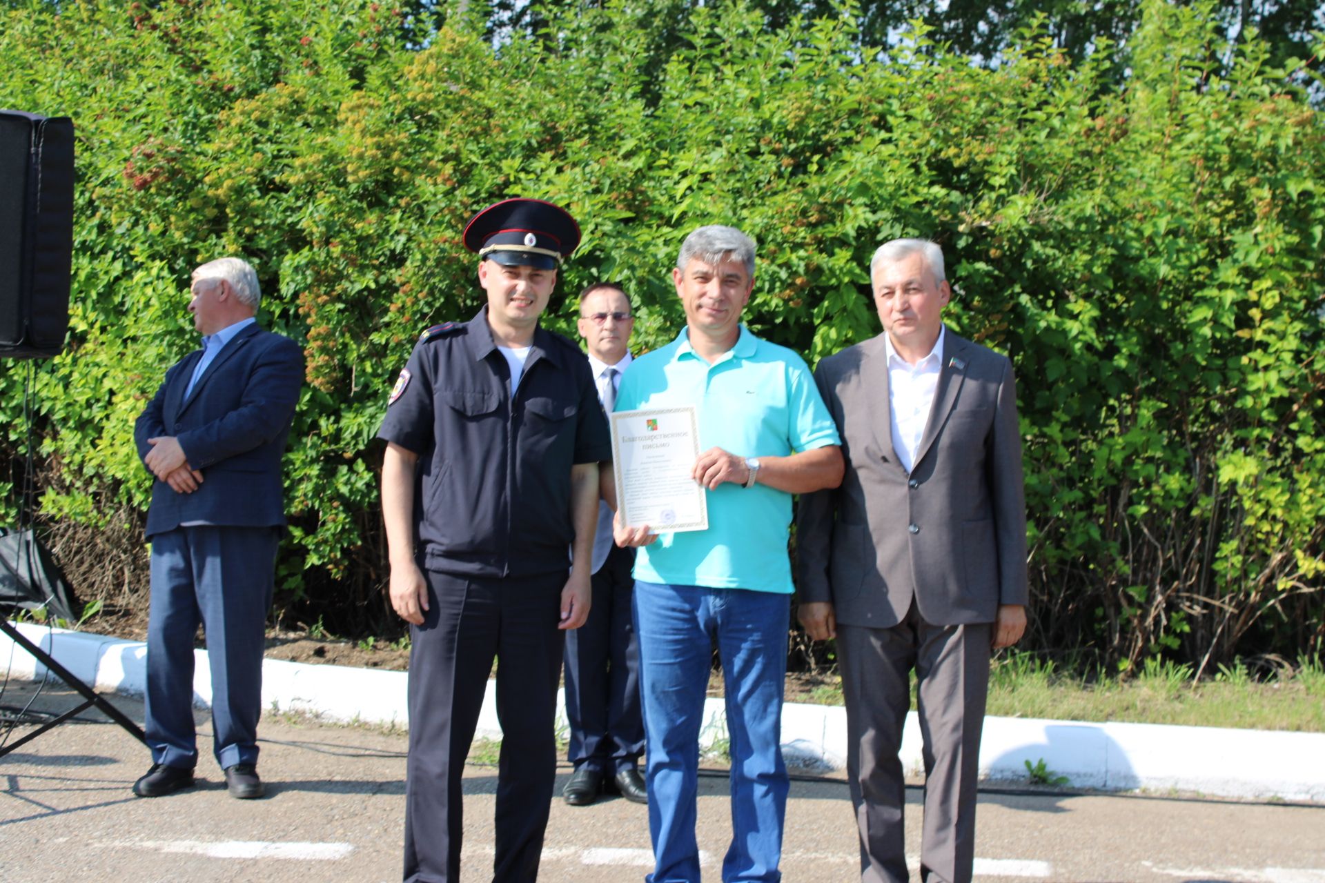 Они обеспечивают безопасность на дорогах: сотрудники Заинской Госавтоинспекции отмечают профессиональный праздник