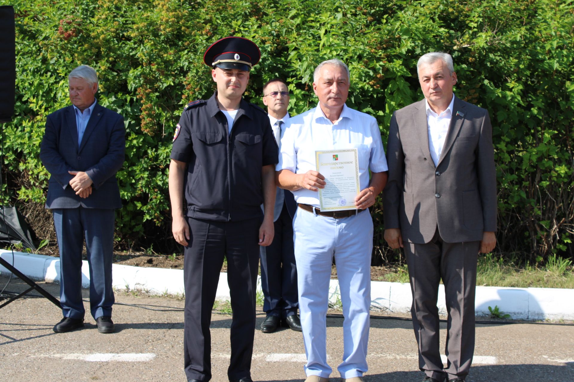 Они обеспечивают безопасность на дорогах: сотрудники Заинской Госавтоинспекции отмечают профессиональный праздник