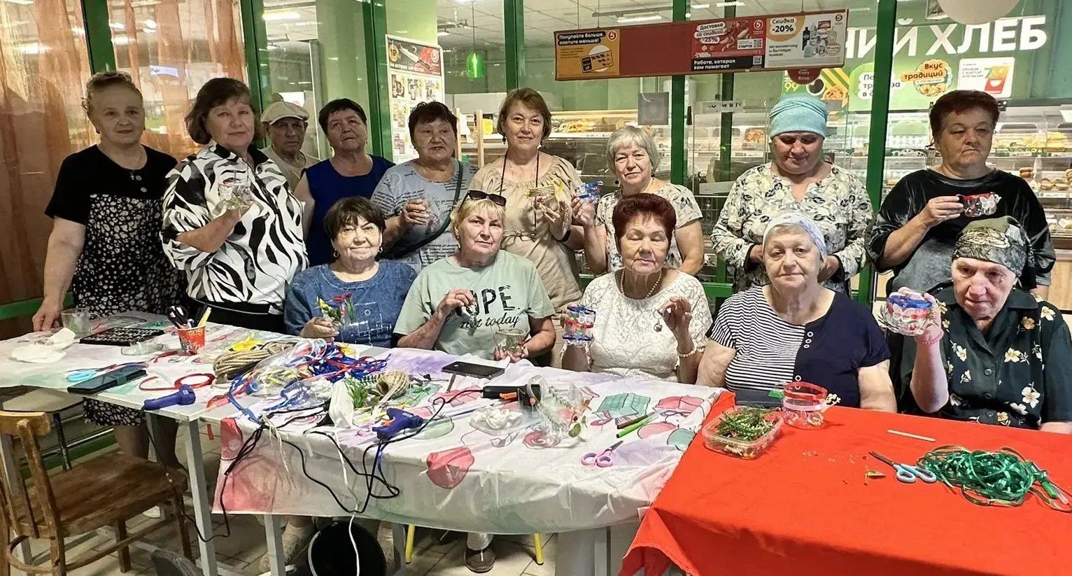 Заинские пенсионеры создали сувениры из смолы и подарили вторую жизнь пластику