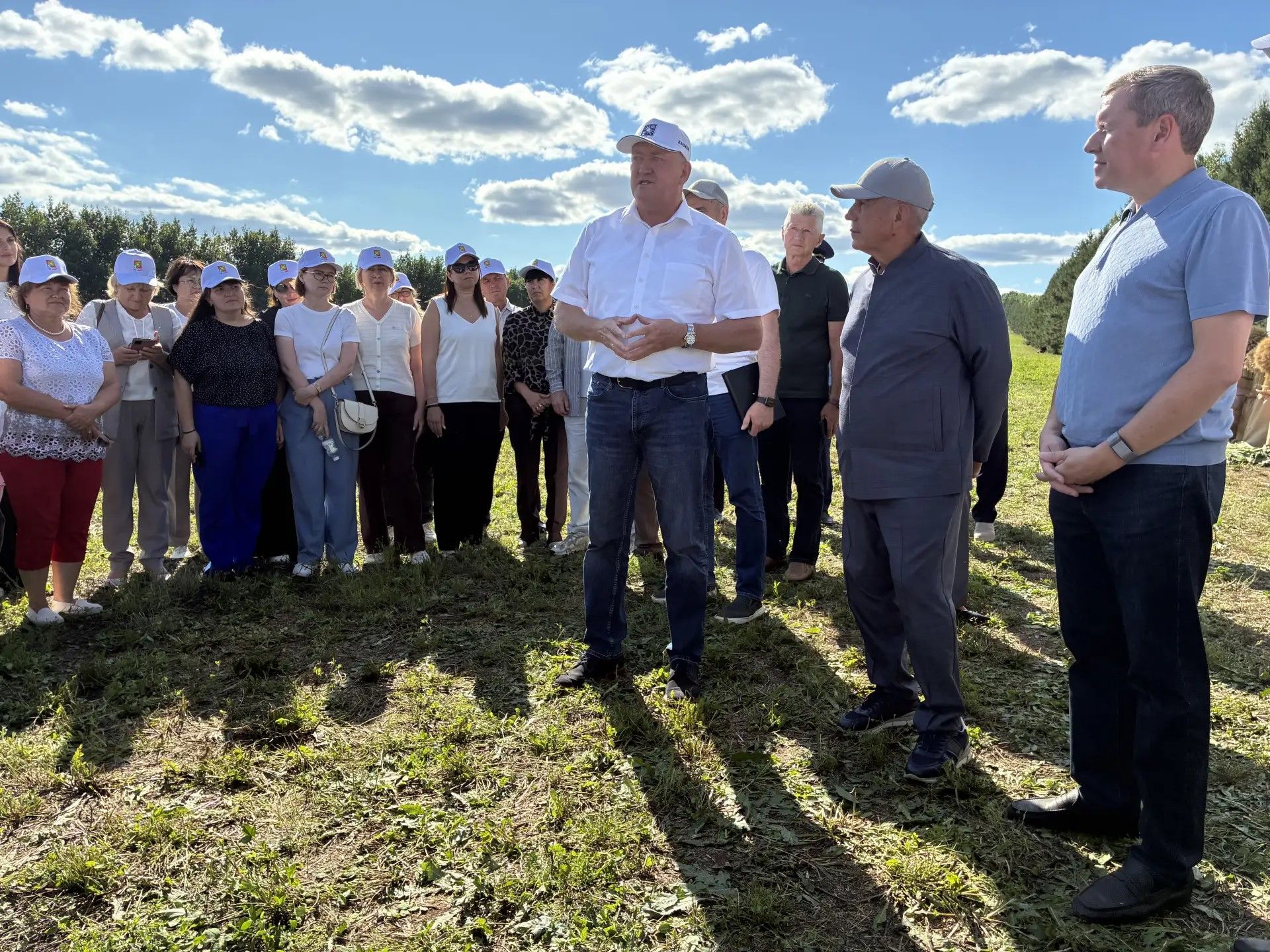 Рустам Минниханов проинспектировал уборочную кампанию в Заинском районе