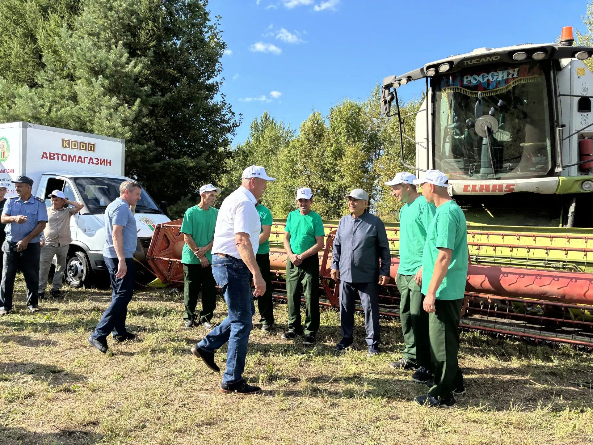 Рустам Минниханов проинспектировал уборочную кампанию в Заинском районе