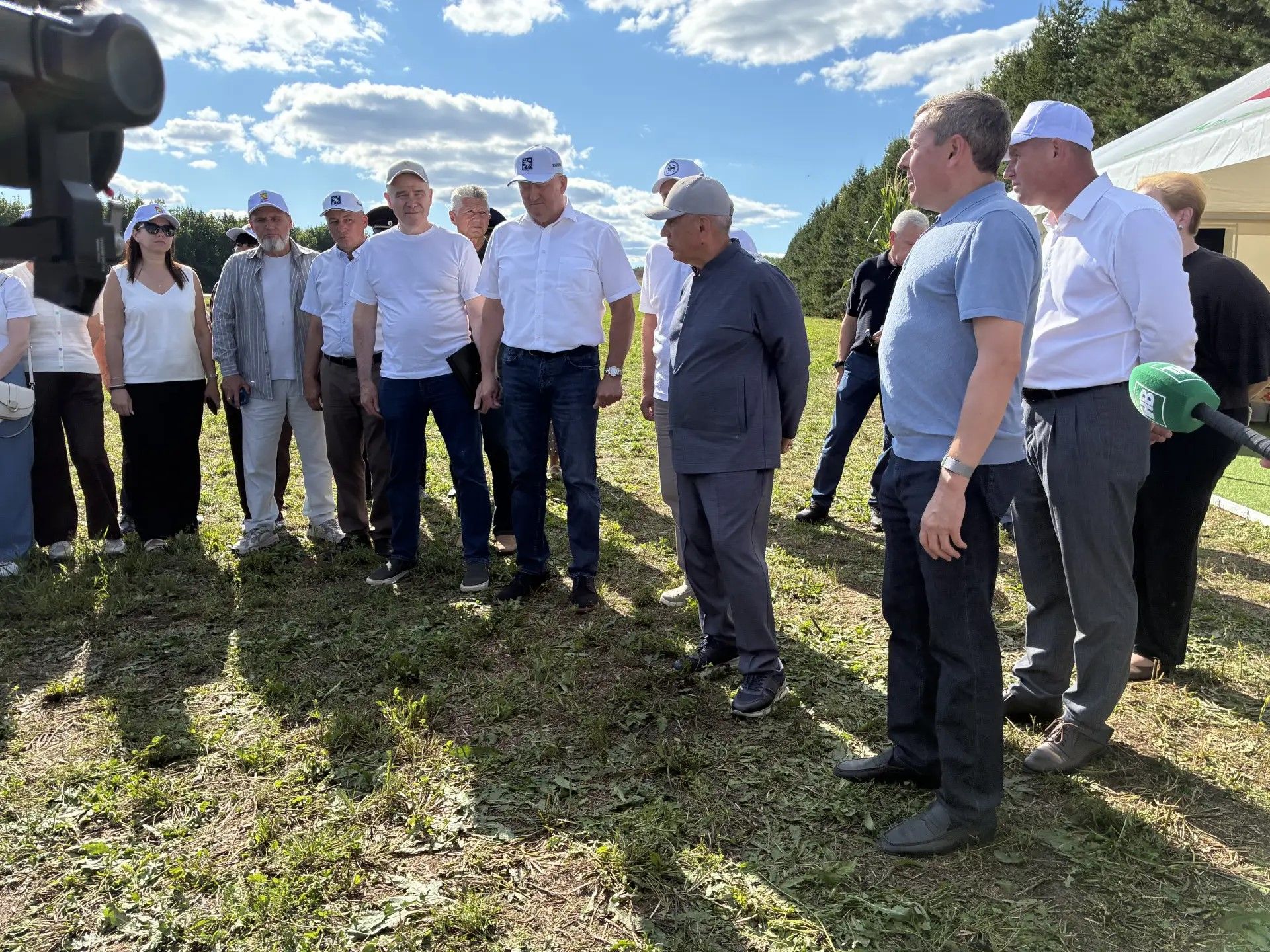 Рустам Минниханов проинспектировал уборочную кампанию в Заинском районе