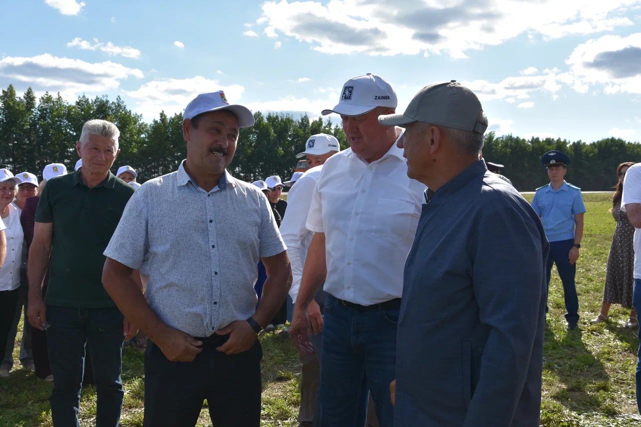 Югары нәтиҗәләр һәм зур перспективалар: Рөстәм Миңнеханов Зәйдә булды