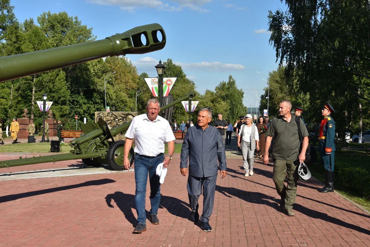 Югары нәтиҗәләр һәм зур перспективалар: Рөстәм Миңнеханов Зәйдә булды