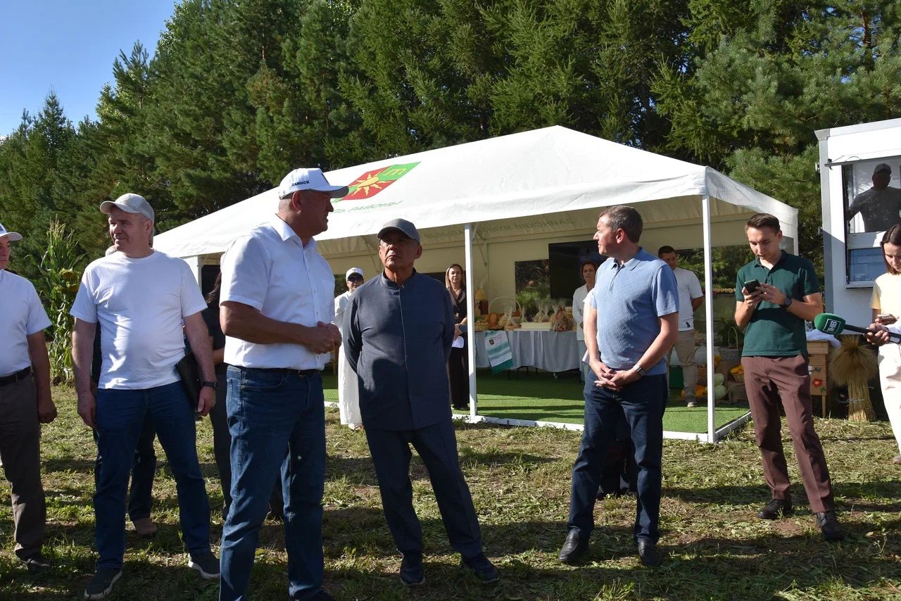 Югары нәтиҗәләр һәм зур перспективалар: Рөстәм Миңнеханов Зәйдә булды