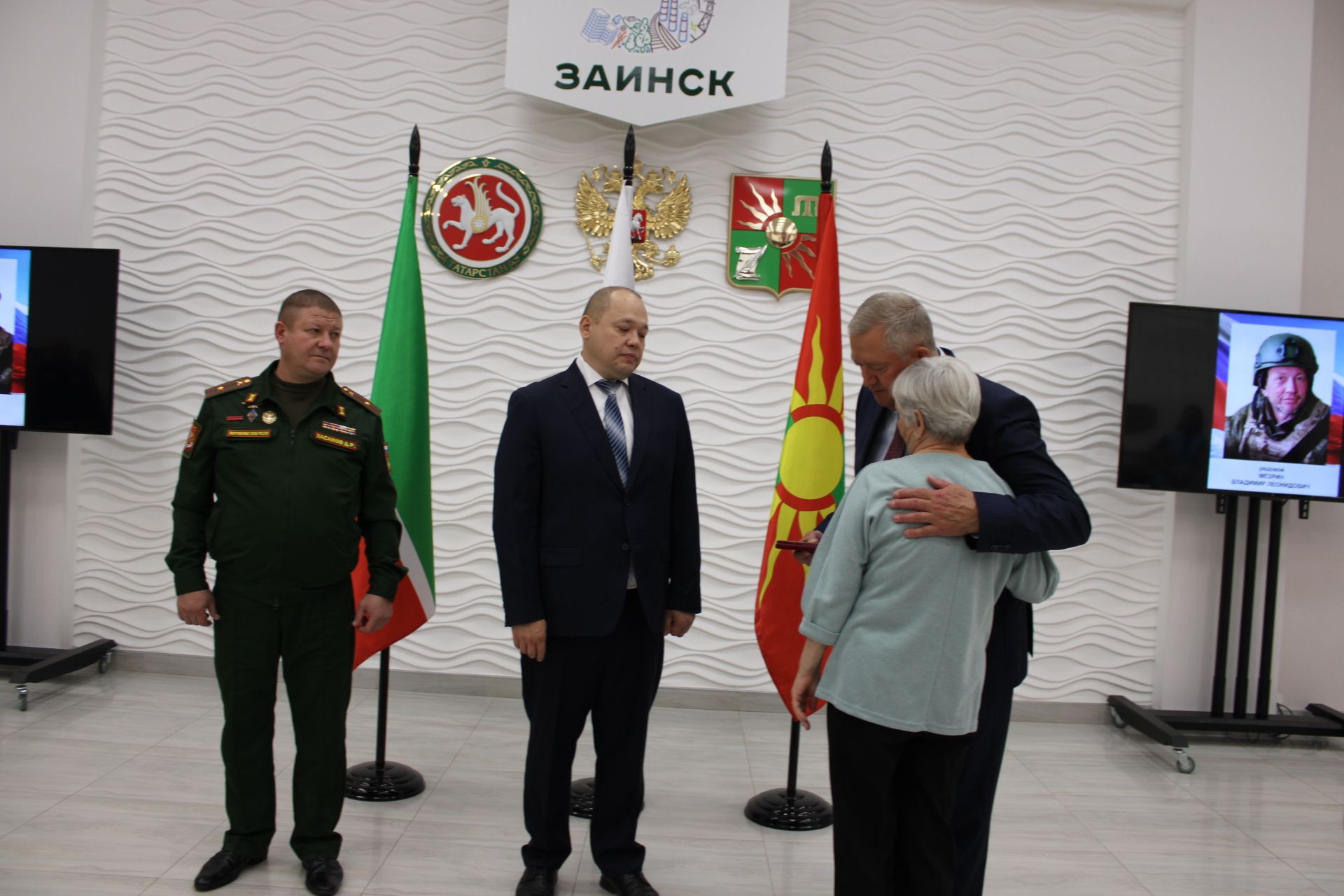 Зәйдә махсус хәрби операциядә һәлак булган геройларның гаиләләренә дәүләт бүләкләре тапшырылды