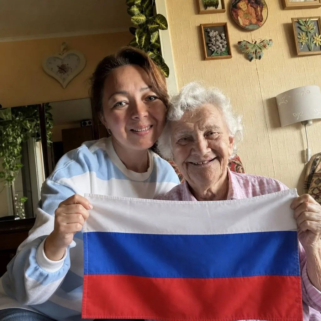 В КЦСОН «Радость» прошли мероприятия ко Дню флага России