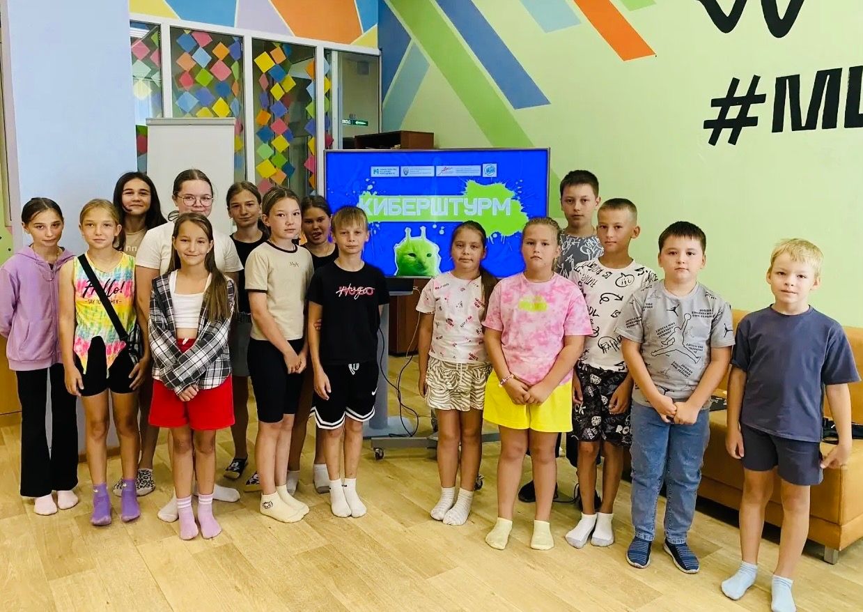 «КиберШтурм»: Зәй яшүсмерләре цифрлы грамоталылыкка тикшерү узды