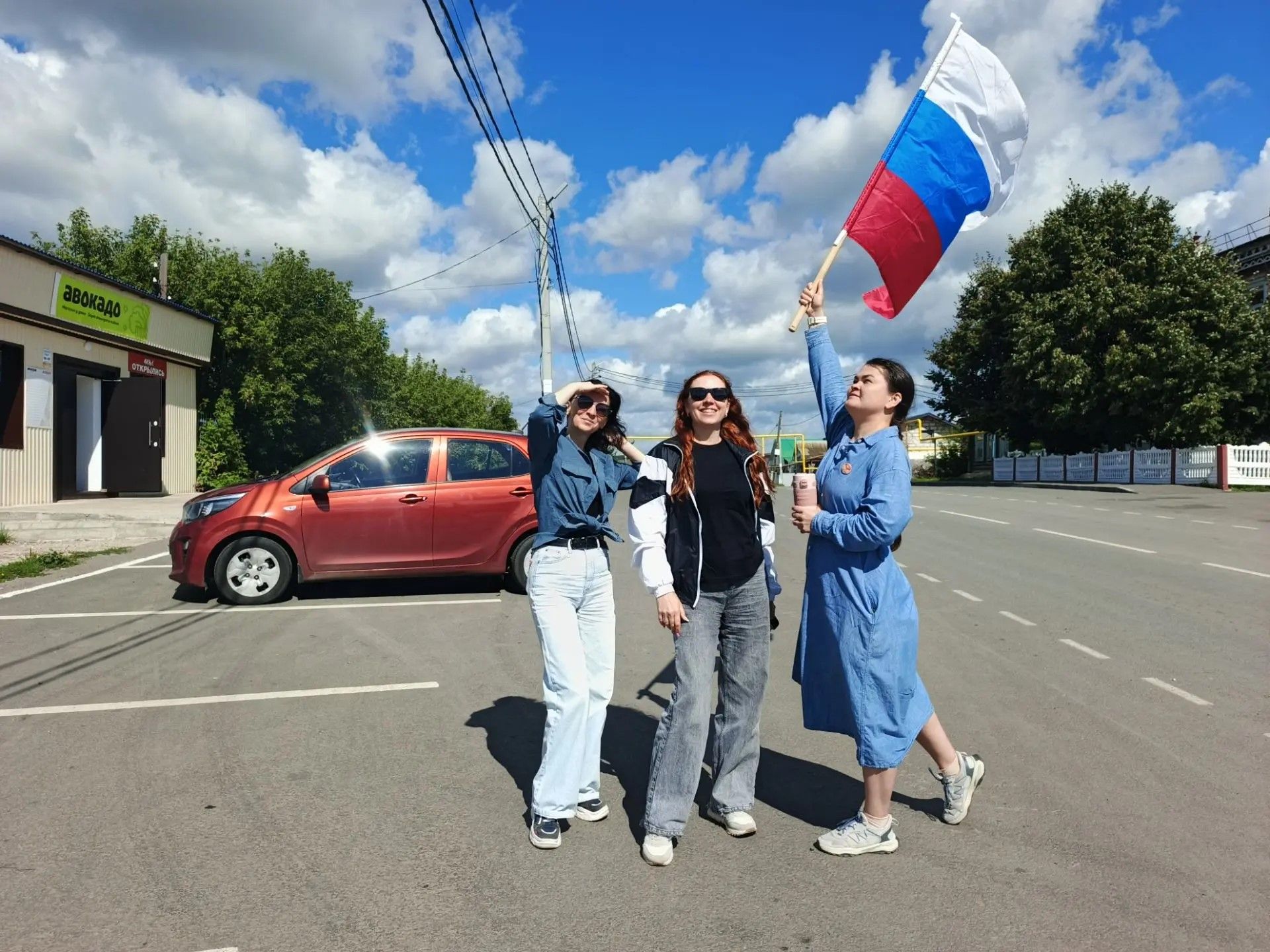 Иске Зәй яр буенда Россия флагы көне үтте