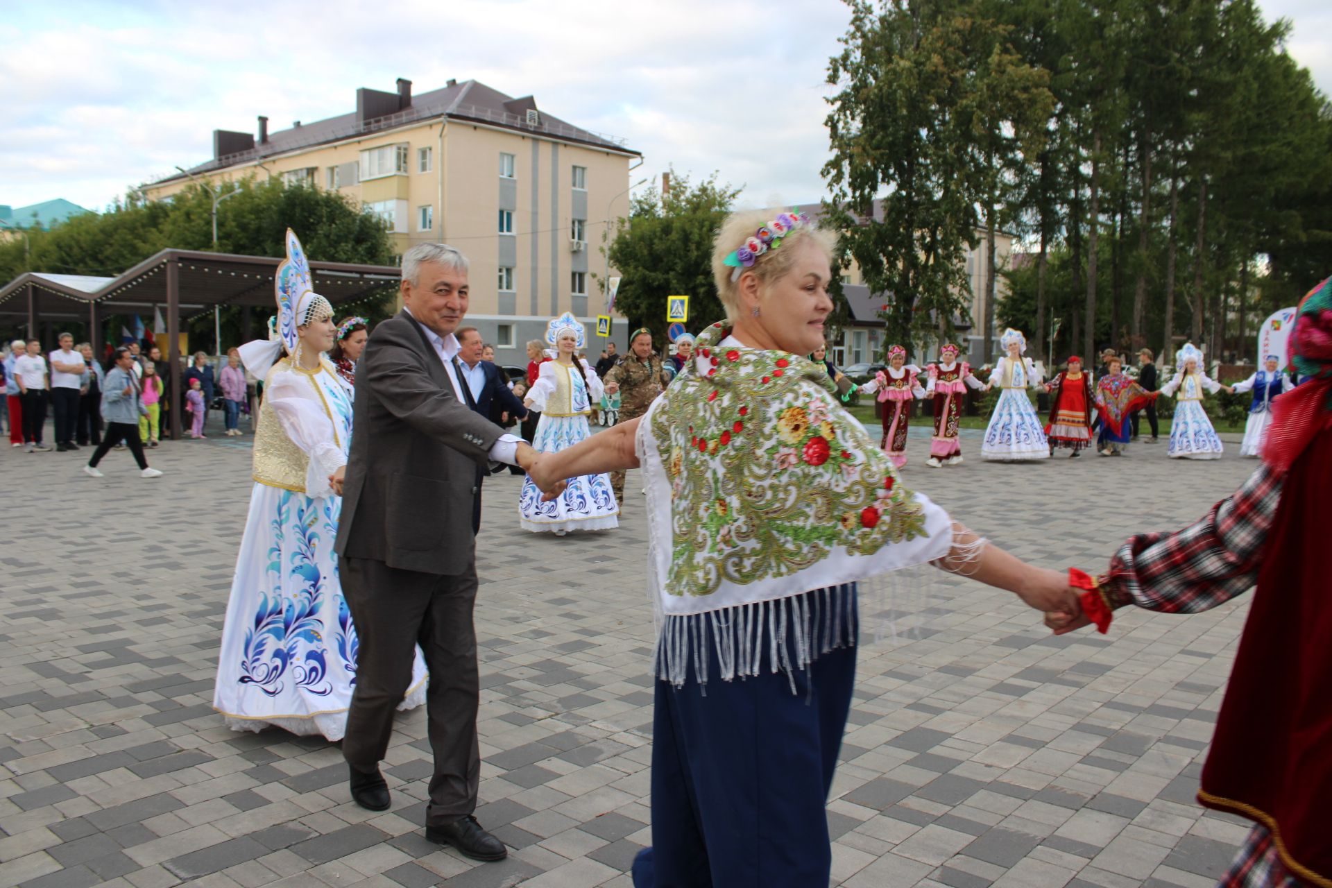 «Хезмәт һәм батырлык» фестивале: Зәйдә хезмәт кешеләрен хөрмәтләделәр