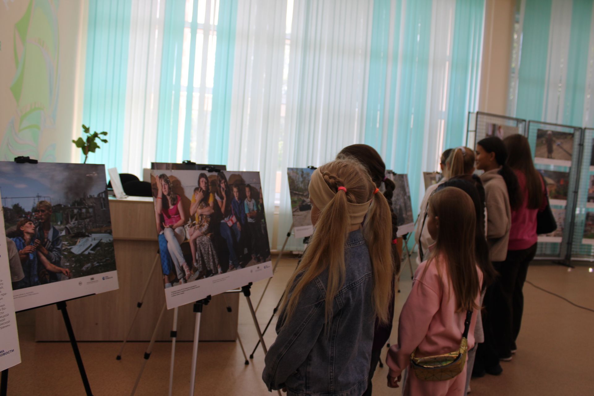 «Ачы хакыйкатьне саклый торган кадрлар»: Зәйдә фотокүргәзмә ачылды