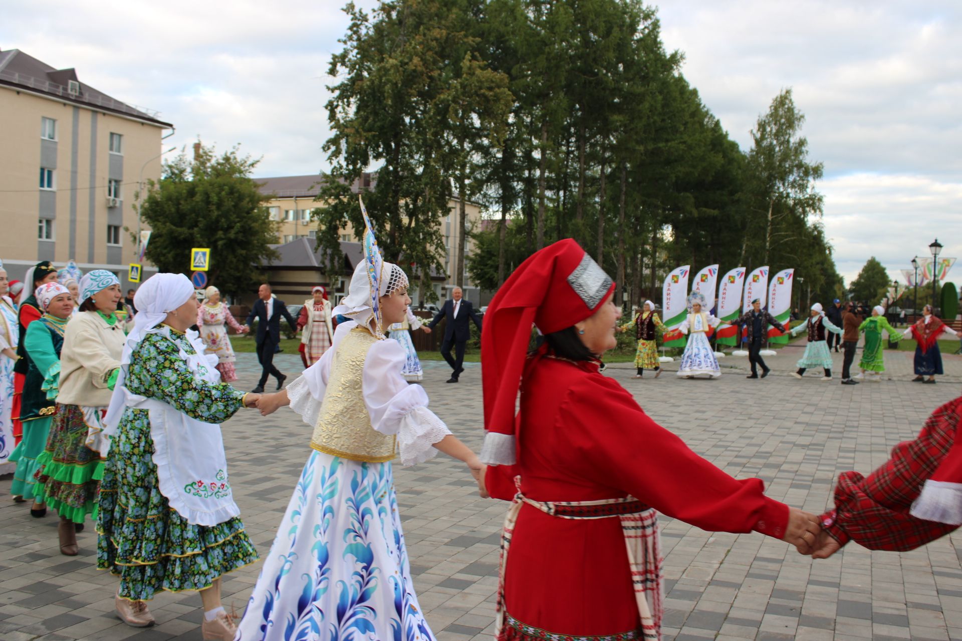 «Хезмәт һәм батырлык» фестивале: Зәйдә хезмәт кешеләрен хөрмәтләделәр