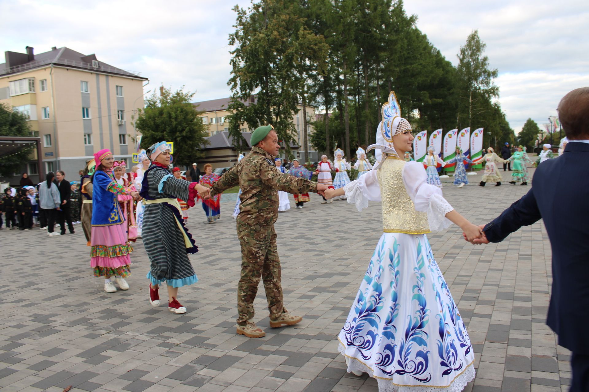 «Хезмәт һәм батырлык» фестивале: Зәйдә хезмәт кешеләрен хөрмәтләделәр